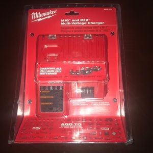 M18 and M12 Multi-Voltage Charger